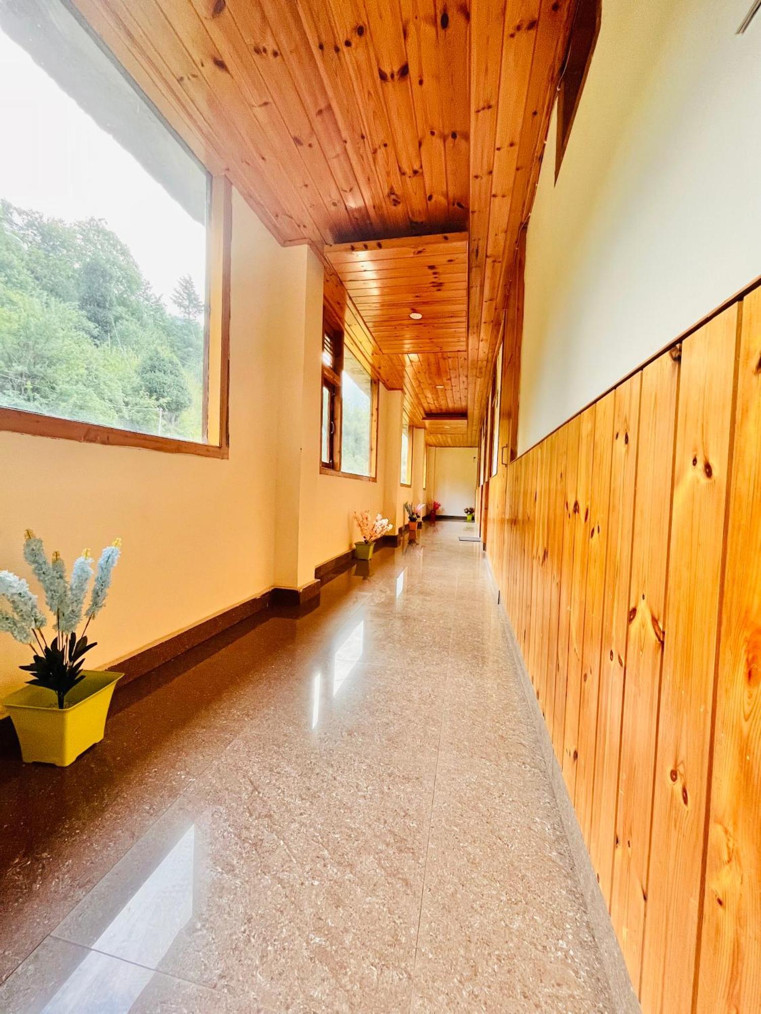 Himalayan Riverside Resort, Manali Екстериор снимка